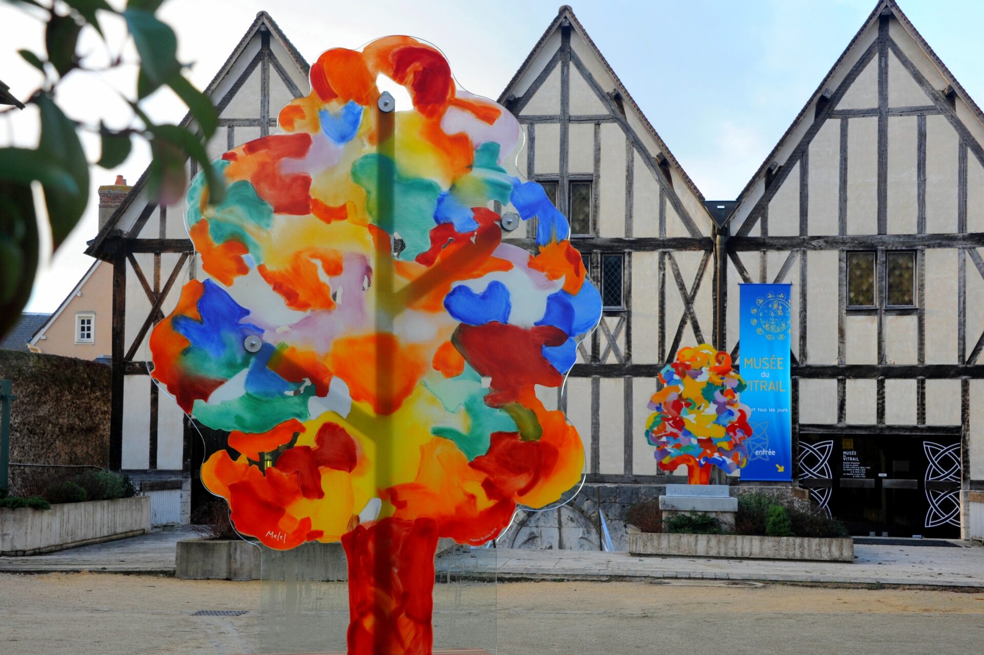 L'arbre au Centre International du Vitrail (Chartres)